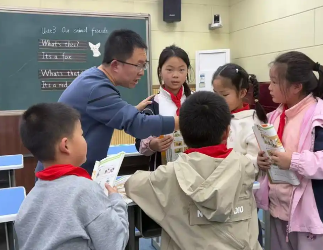 细细梳理课例中那些贴合学情的亮点设问也坦诚指出尚待打磨的问题
